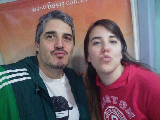 Mariano Rinaldi y Mariela Kokeza haciendo "conejito"